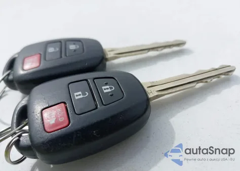 2016 Toyota Prius C Two из США, поврежденный, VIN JTDKDTB39G1129252